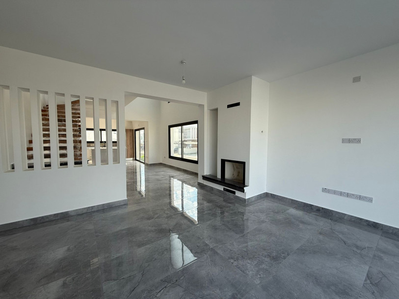 LEFKOŞA/GÖNYELİ MERKEZDE 3+1 SATILIK VİLLA-4