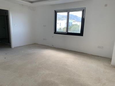 GİRNE/ALSANCAK HASAN UZUN PETROL BÖLGESİNDE SATILIK 4+1 ÖZEL HAVUZLU VİLLA-12