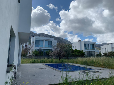 GİRNE/ALSANCAK HASAN UZUN PETROL BÖLGESİNDE SATILIK 4+1 ÖZEL HAVUZLU VİLLA-2