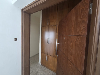 LEFKOŞA HAMİTKÖY’DE KİRALIK 3+1 EŞYALI GENİŞ DAİRE | MERKEZİ KONUM-13