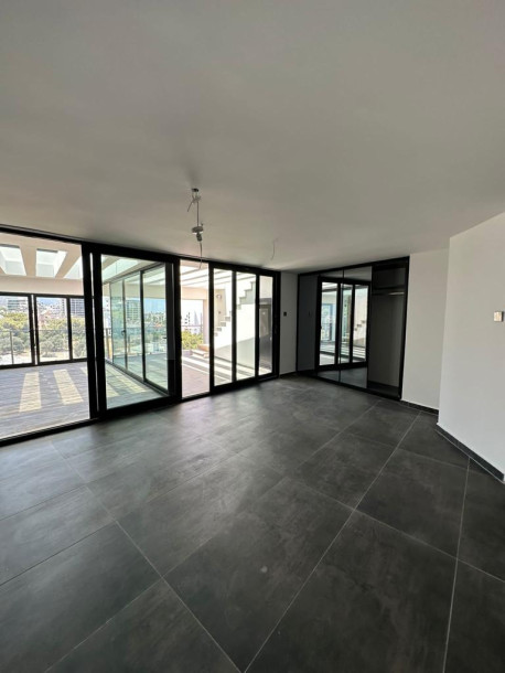 GİRNE MERKEZ'DE SATILIK 3+1 PENTHOUSE-11