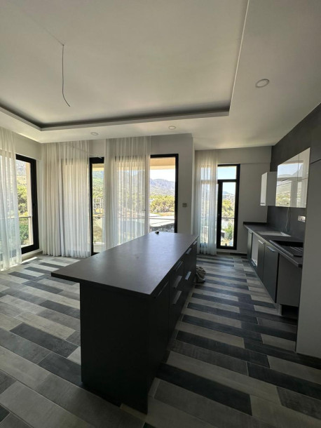 GİRNE MERKEZ'DE SATILIK 3+1 PENTHOUSE-9
