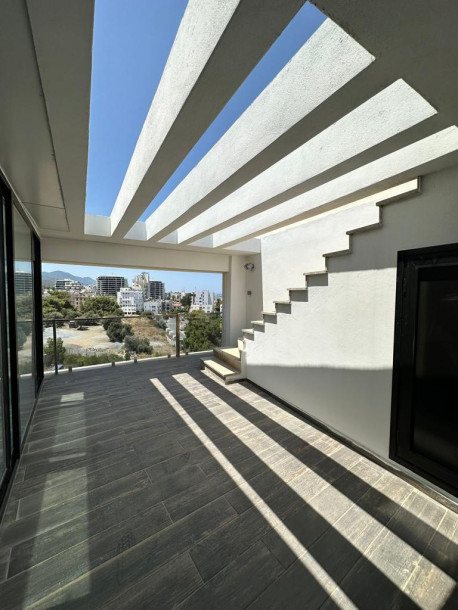GİRNE MERKEZ'DE SATILIK 3+1 PENTHOUSE-8
