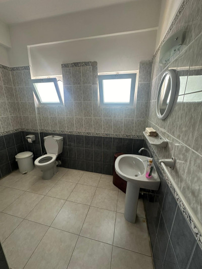 LEFKOŞA/YENİŞEHİR'DE KİRALIK İŞ YERİ-23