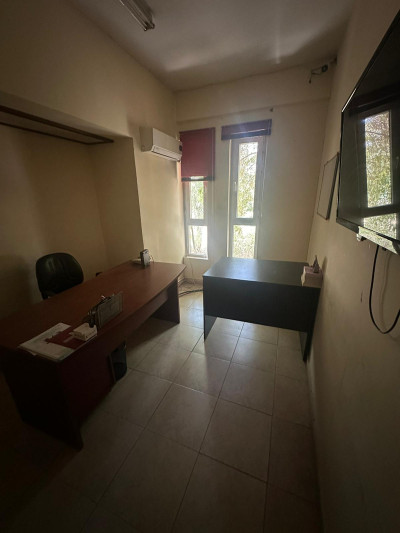 LEFKOŞA/YENİŞEHİR'DE KİRALIK İŞ YERİ-15