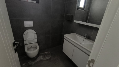 GİRNE’DE SATILIK TİCARİ DÜKKAN & OFİSLER-9