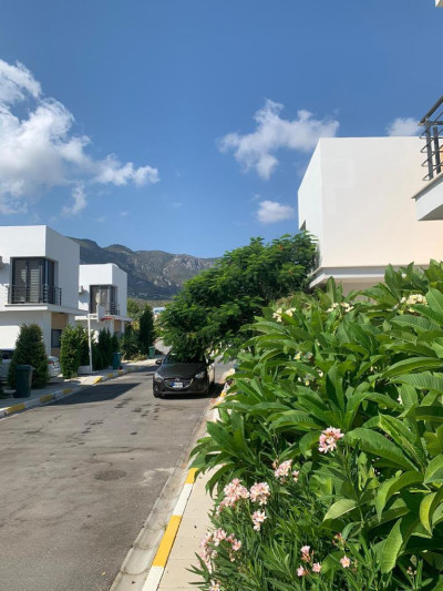 GİRNE/KARAOĞLANOĞLU – HAVUZLU SİTEDE KİRALIK 2+1 DAİRE-16