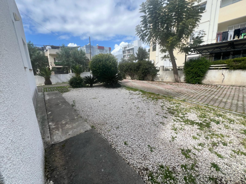 LEFKOŞA KIZILBAŞ BÖLGESİNDE SATILIK 6+2 VİLLA-2