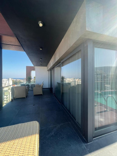 GİRNE MERKEZDE SATILIK 4+1 EŞYALI PENTHOUSE-12