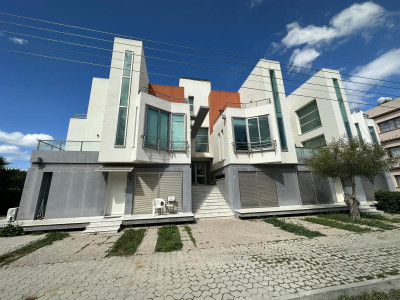 LEFKOŞA/KÜÇÜK KAYMAKLI'DA SATILIK KOMPLE BİNA-2