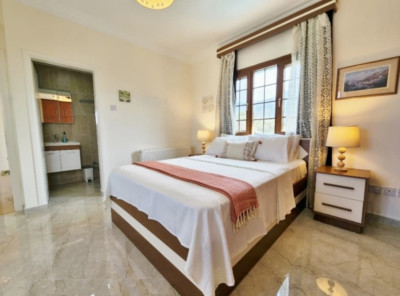 GİRNE / ÇATALKÖY’DE DENİZ MANZARALI KİRALIK 3+1 LÜKS VİLLA