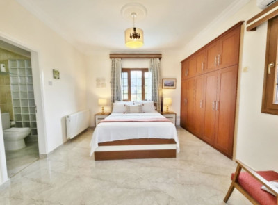 GİRNE / ÇATALKÖY’DE DENİZ MANZARALI KİRALIK 3+1 LÜKS VİLLA