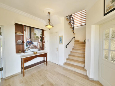 GİRNE / ÇATALKÖY’DE DENİZ MANZARALI KİRALIK 3+1 LÜKS VİLLA