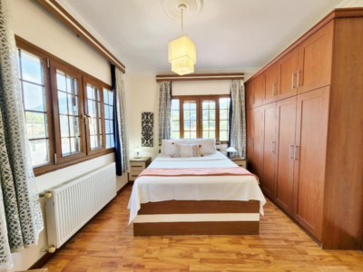 GİRNE / ÇATALKÖY’DE DENİZ MANZARALI KİRALIK 3+1 LÜKS VİLLA