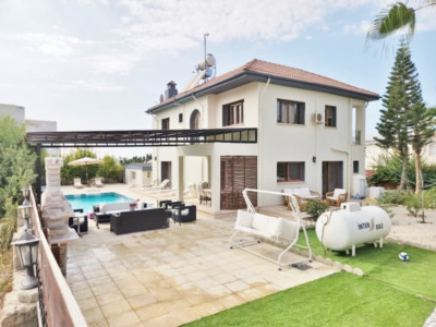 GİRNE / ÇATALKÖY’DE DENİZ MANZARALI KİRALIK 3+1 LÜKS VİLLA