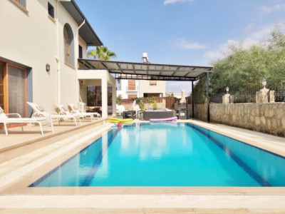 GİRNE / ÇATALKÖY’DE DENİZ MANZARALI KİRALIK 3+1 LÜKS VİLLA