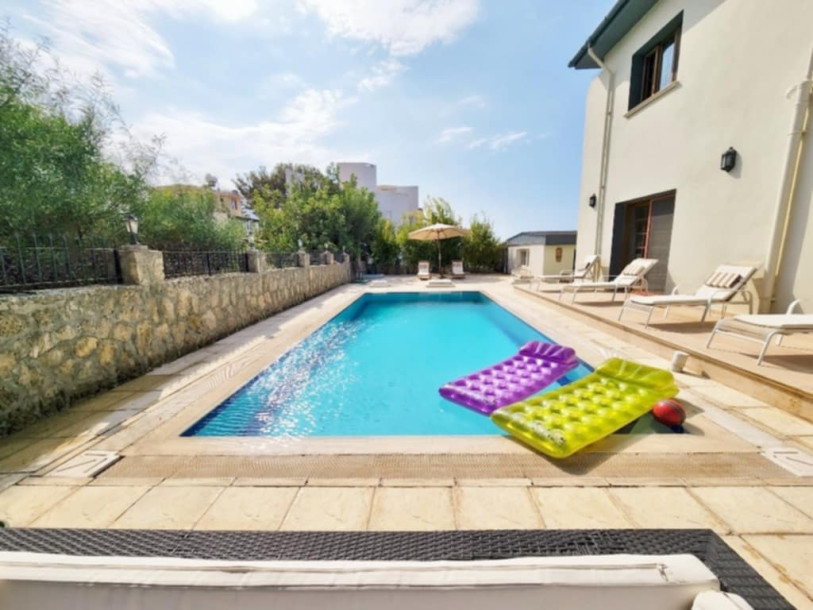 GİRNE / ÇATALKÖY’DE DENİZ MANZARALI KİRALIK 3+1 LÜKS VİLLA-40