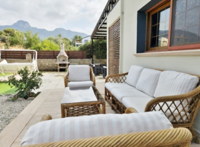 GİRNE / ÇATALKÖY’DE DENİZ MANZARALI KİRALIK 3+1 LÜKS VİLLA