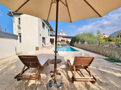 GİRNE / ÇATALKÖY’DE DENİZ MANZARALI KİRALIK 3+1 LÜKS VİLLA