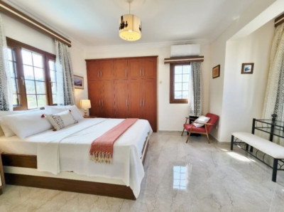 GİRNE / ÇATALKÖY’DE DENİZ MANZARALI KİRALIK 3+1 LÜKS VİLLA