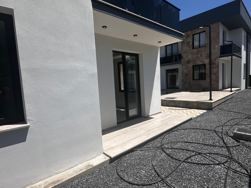 GİRNE LAPTA’DA SATILIK SIFIR 2+1 LÜKS DAİRE-13