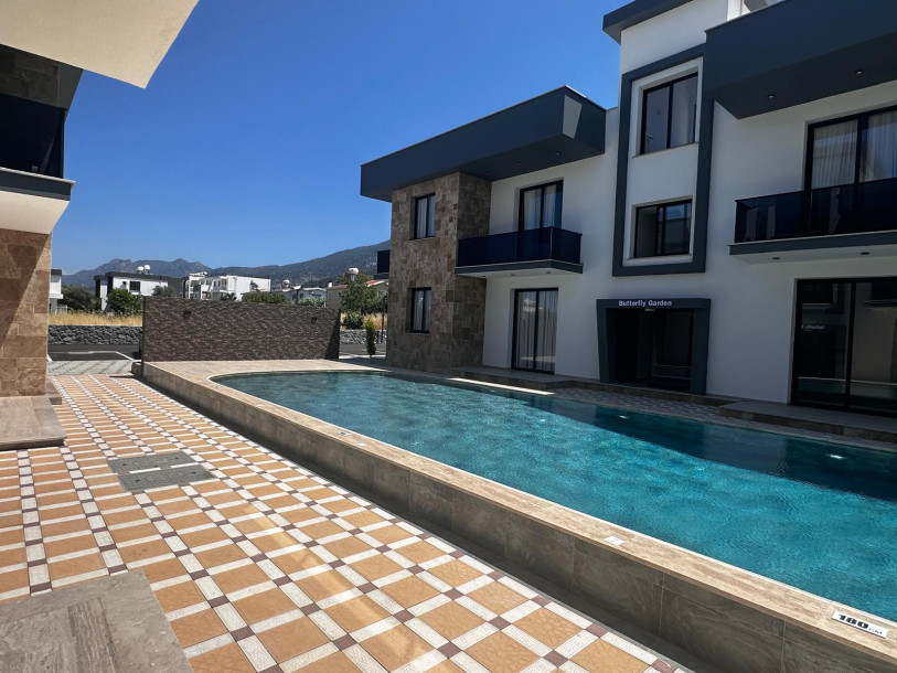 GİRNE LAPTA’DA SATILIK SIFIR 2+1 LÜKS DAİRE-1