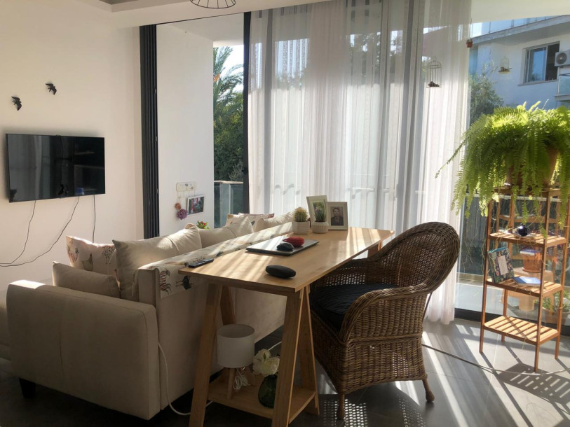 GİRNE/LAPTA'DA SATILIK HAVUZLU SİTEDE 2+1 DAİRE-4