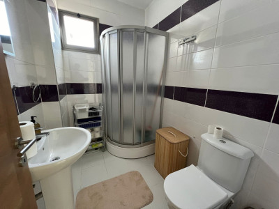 GİRNE MERKEZ ÖĞRETMENLER EVİ BÖLGESİNDE HAVUZLU SİTEDE KİRALIK 2+1 EŞYALI DAİRE-15