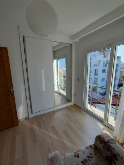 GİRNE MERKEZDE SATILIK 3+1 FUL EŞYALI DAİRE-11