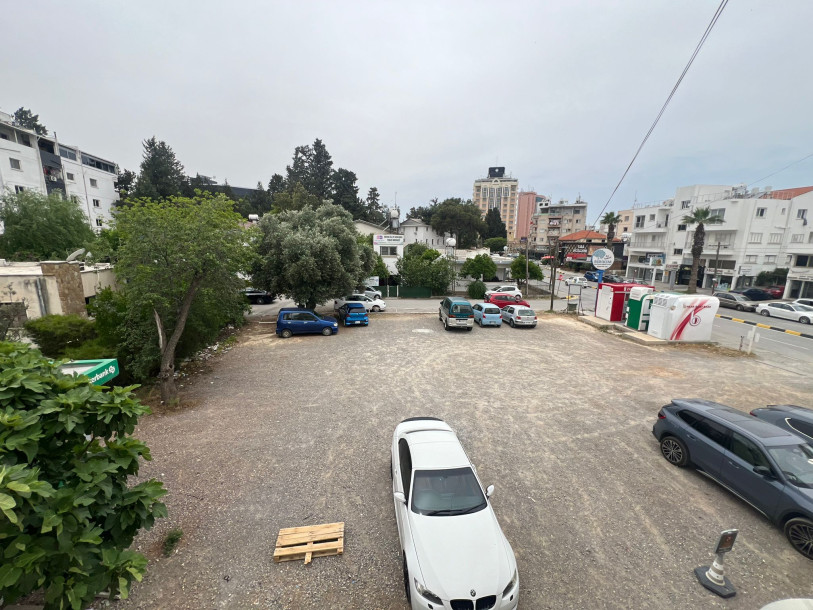 LEFKOŞA/YENİŞEHİR'DE KİRALIK OTOPARK OLMAYA MÜSAİT ARAZİ-4