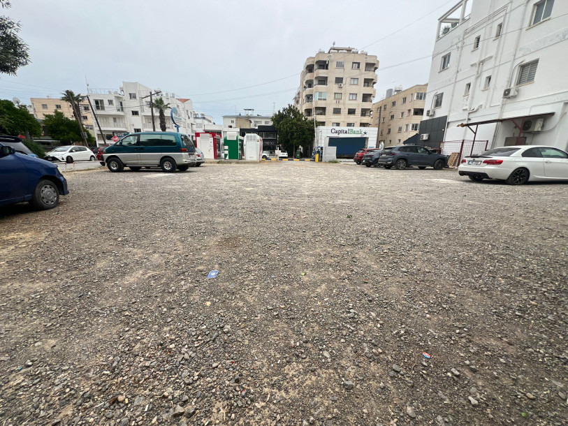LEFKOŞA/YENİŞEHİR'DE KİRALIK OTOPARK OLMAYA MÜSAİT ARAZİ-6