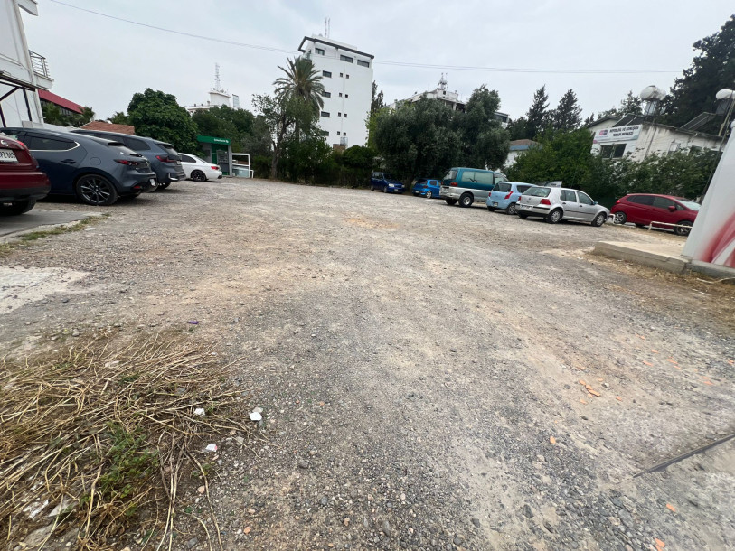 LEFKOŞA/YENİŞEHİR'DE KİRALIK OTOPARK OLMAYA MÜSAİT ARAZİ-2