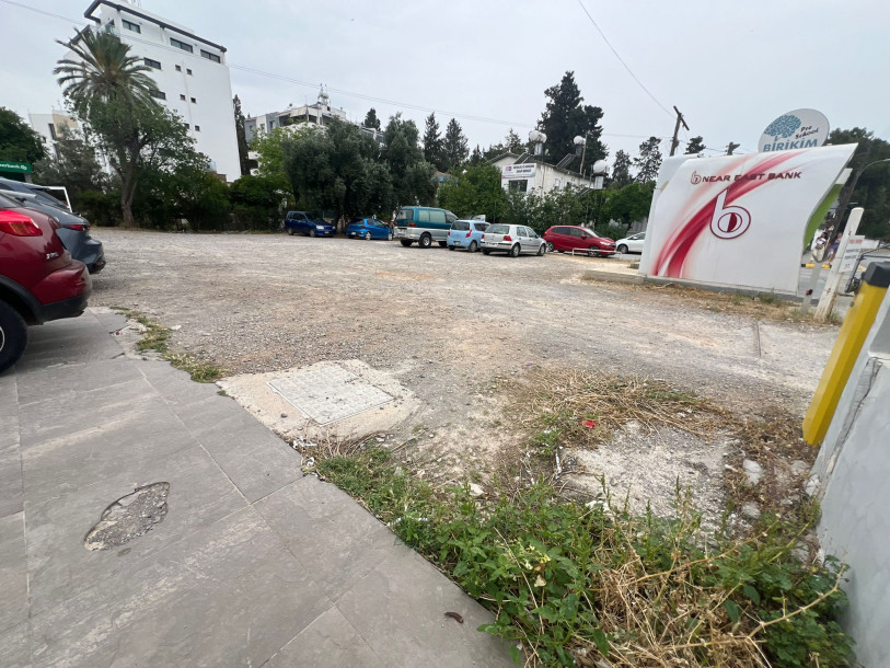 LEFKOŞA/YENİŞEHİR'DE KİRALIK OTOPARK OLMAYA MÜSAİT ARAZİ-3