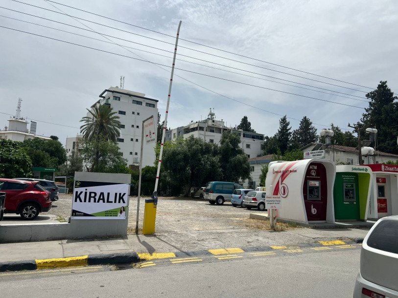 LEFKOŞA/YENİŞEHİR'DE KİRALIK OTOPARK OLMAYA MÜSAİT ARAZİ-1
