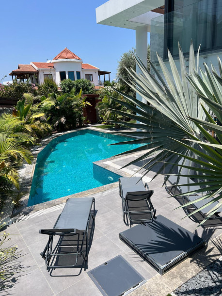 GİRNE/OZANKÖY'DE SATILIK 4+1 VİLLA-1