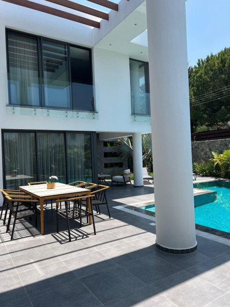 GİRNE/OZANKÖY'DE SATILIK 4+1 VİLLA-35