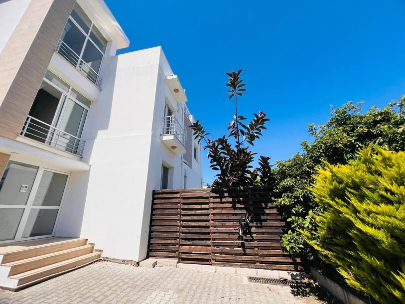 GİRNE/ALSANCAK'TA LUKOMARİYA SİTESİ'NDE SATILIK 2+1 BAHÇE KATI DAİRE-3