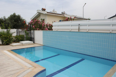 GİRNE/ALSANCAK'TA MİNİMUM 5 GÜNLÜK KİRALIK 3+1 VİLLA
