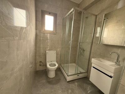 LEFKOŞA/YENİŞEHİR MERKEZ'DE EŞYALI SIFIR 2+1 KİRALIK DAİRE-9